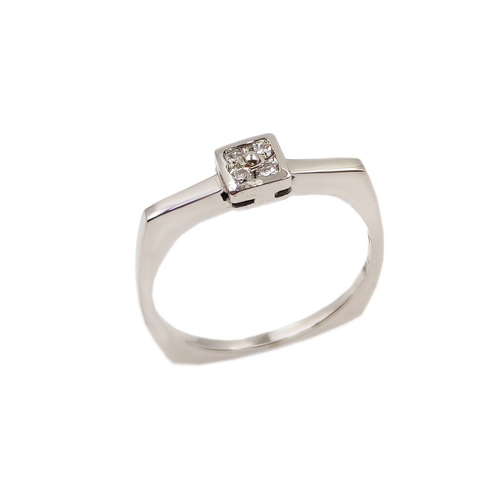 Δαχτυλίδι μονόπετρο, κατασκευασμένο από λευκόχρυσο 18 καρατίων. Κατάλευκα διαμάντια κοπής μπριγιάν  κοσμούν το δακτύλιδι.